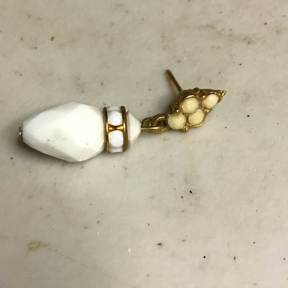VINTAGE WHITE EARRINGS with Gold metal ….. dangle earrings - Picture 2 of 7